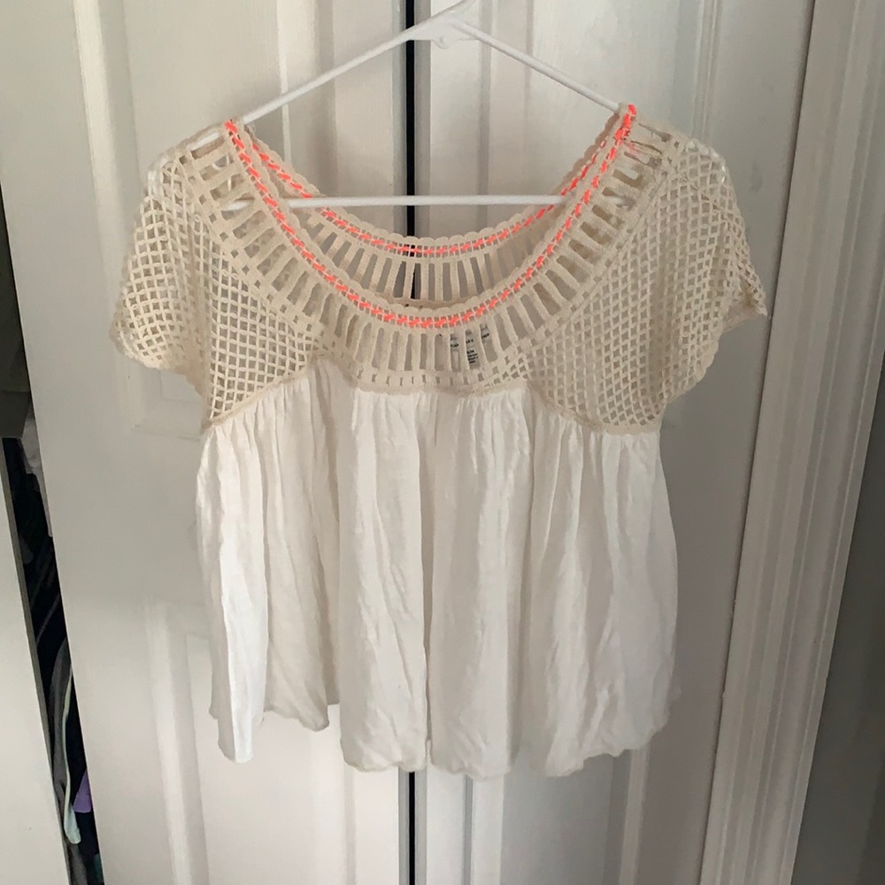 Cute white blouse type shirt perfect for summer